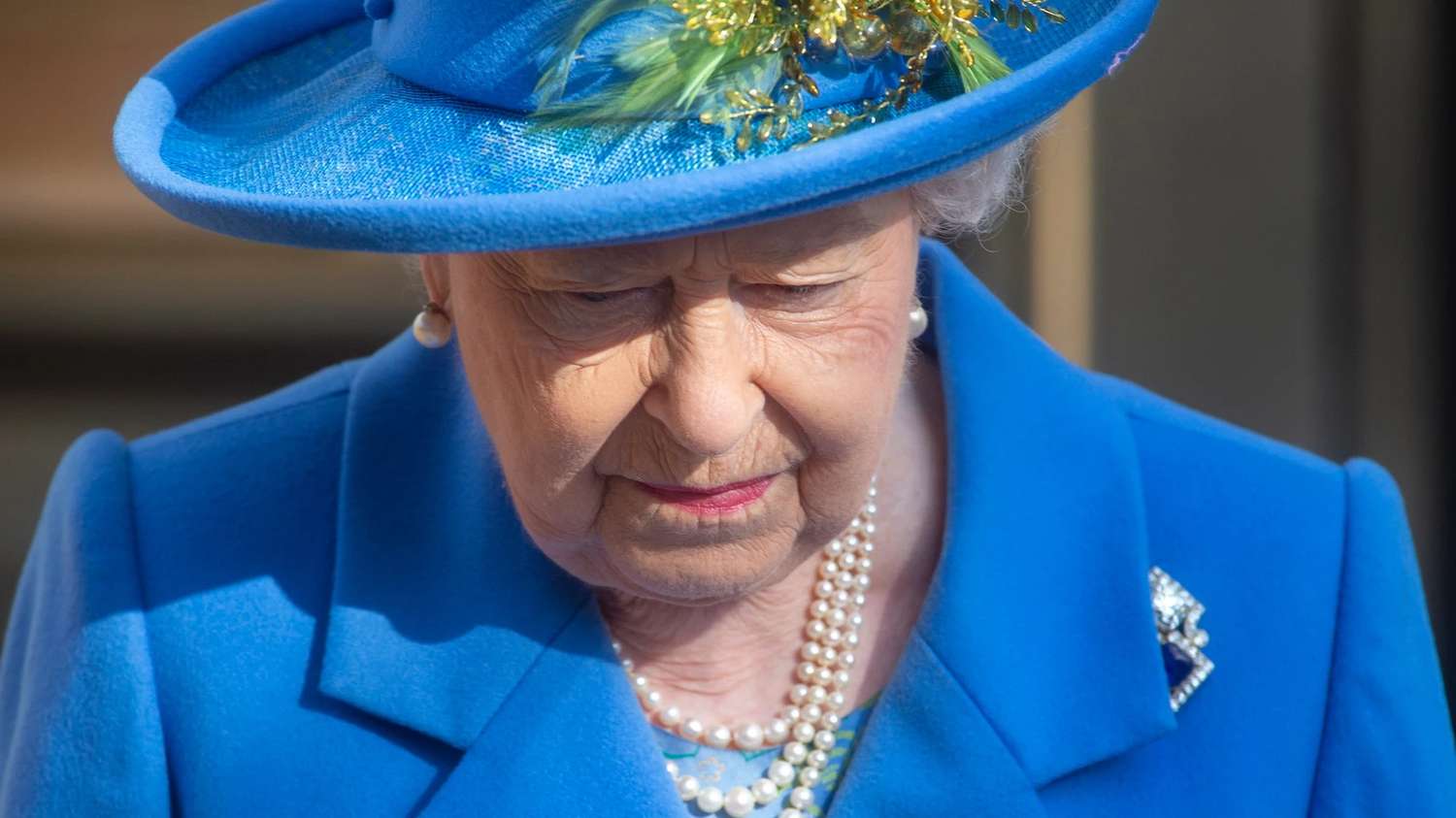 Reino Unido en vilo por la delicada salud de la reina Isabel II