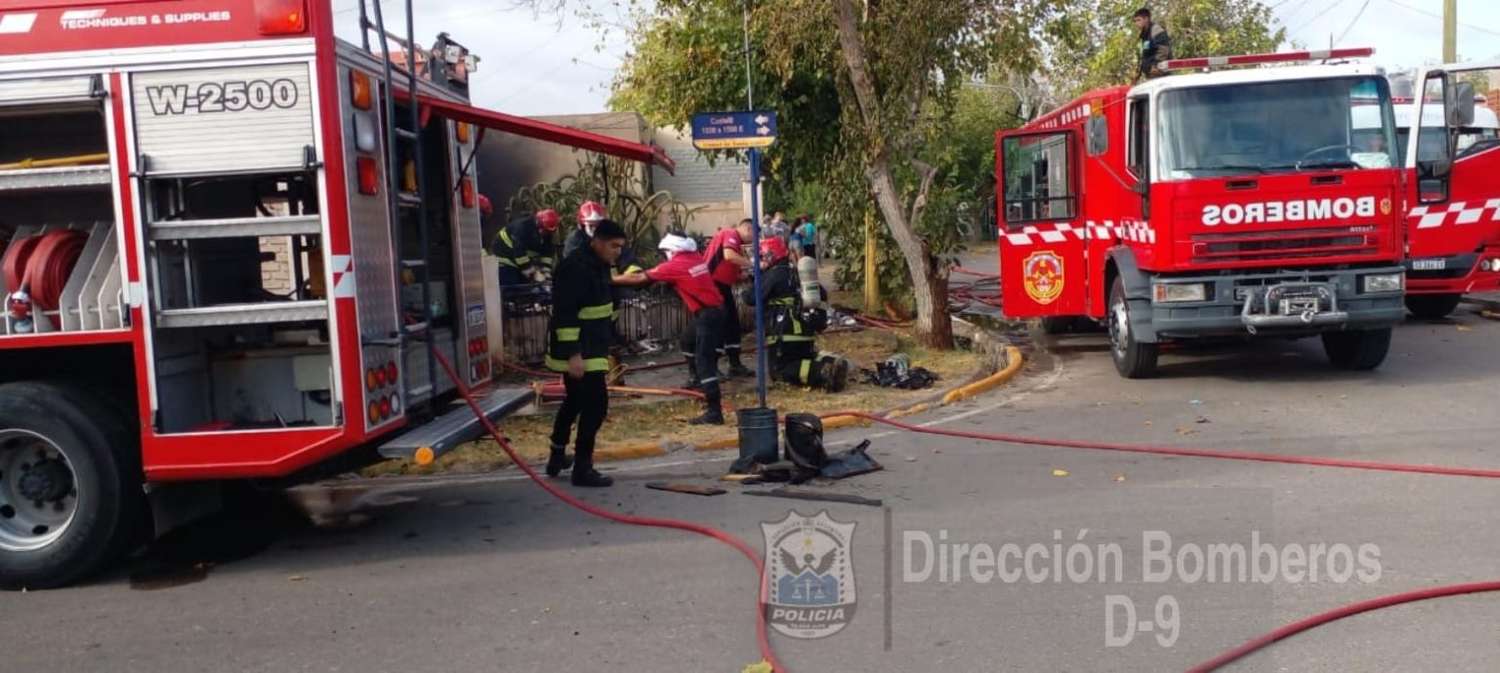 Por una travesura infantil, un incendio afectó parte de una vivienda en La Bebida
