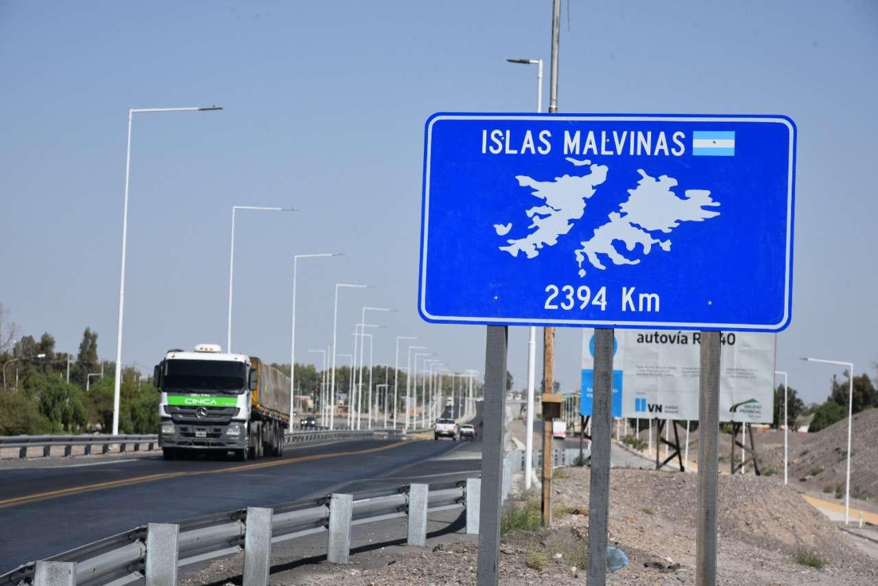 A 40 años de Malvinas, Vialidad Nacional instaló cartelería en rutas nacionales para concientizar sobre el reclamo de soberanía