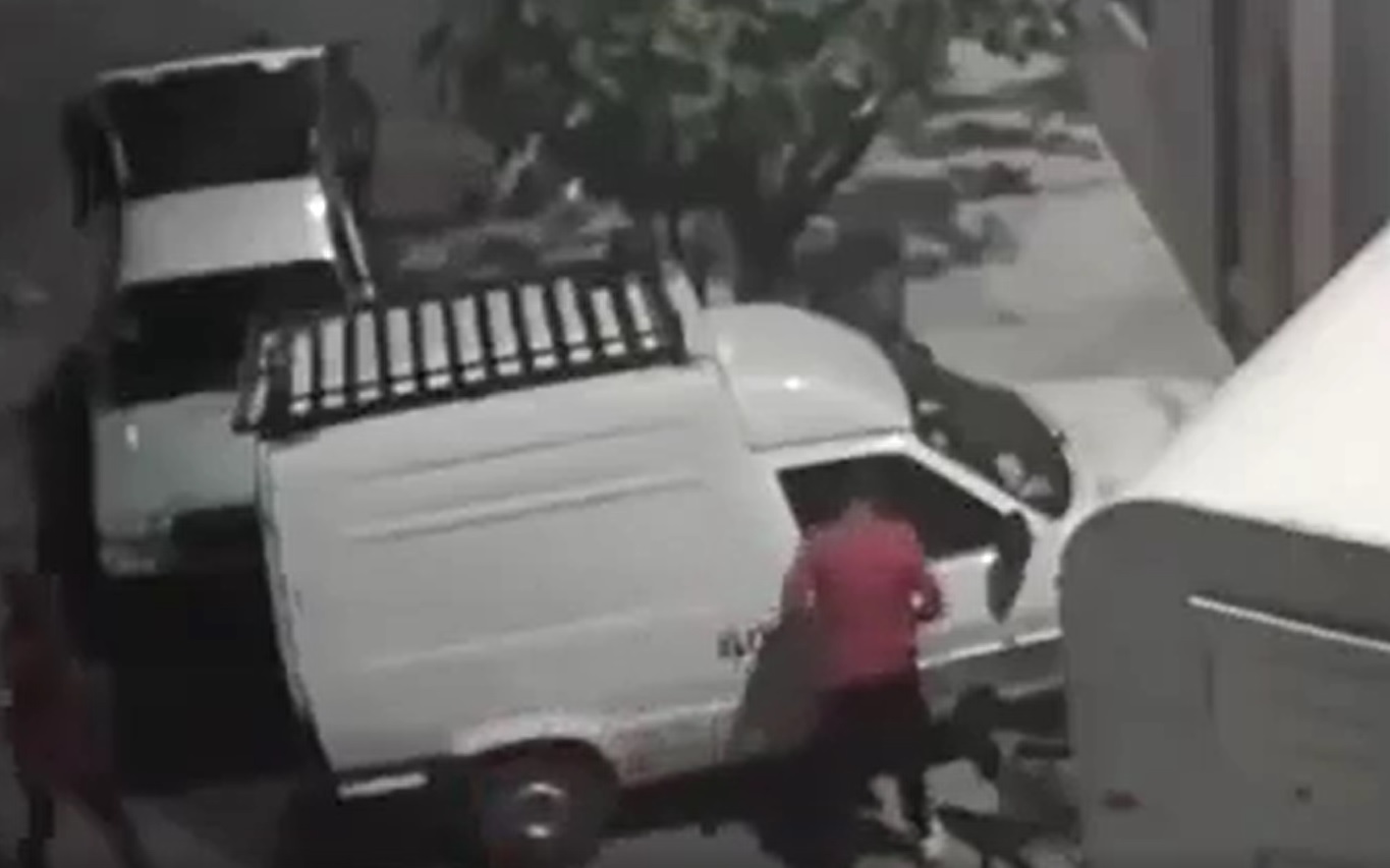 Robo “piraña” en Chimbas: en pocos minutos, desvalijaron un vehículo