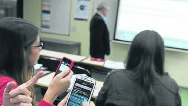 Prohíben usar celulares en una escuela secundaria de Catamarca