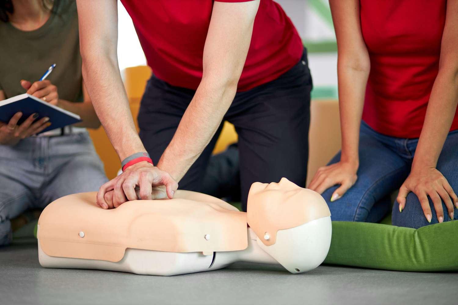 La reanimación cardiopulmonar (RCP) es una técnica para salvar vidas que se usa en situaciones de emergencia.