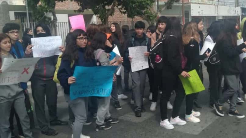 Alumnos del Colegio Andacollo reclaman mayor contención tras el suicidio de una compañera