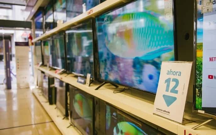 Ahora 12: preparan un plan para vender televisores en cuotas antes del Mundial de Qatar