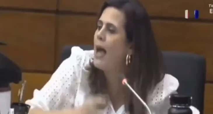 Una diputada paraguaya sorprendió al cantar un tema de Shakira en plena sesión