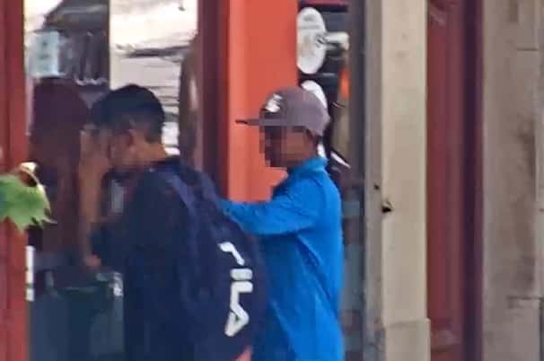 Las cámaras del CISEM grabaron a tres adolescentes cuando intentaban forzar la puerta de un local