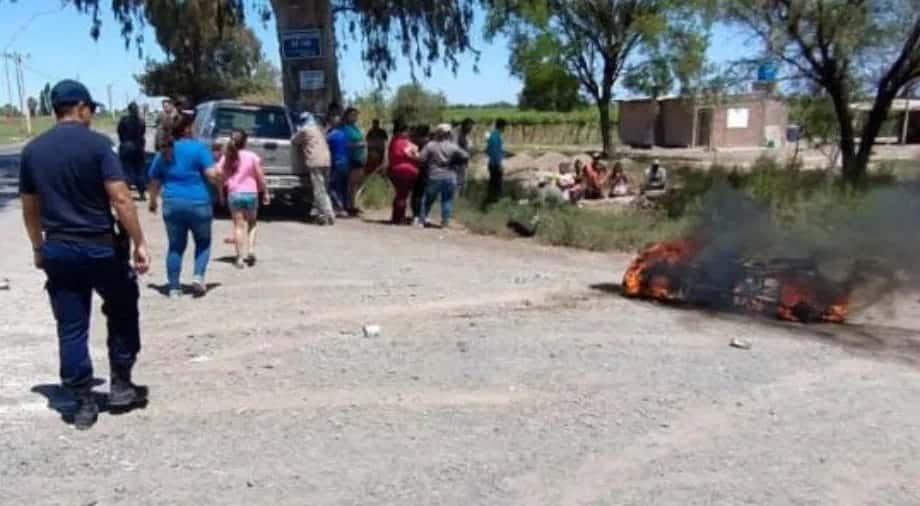 Motociclista fue atropellado por una camioneta: la moto terminó en llamas