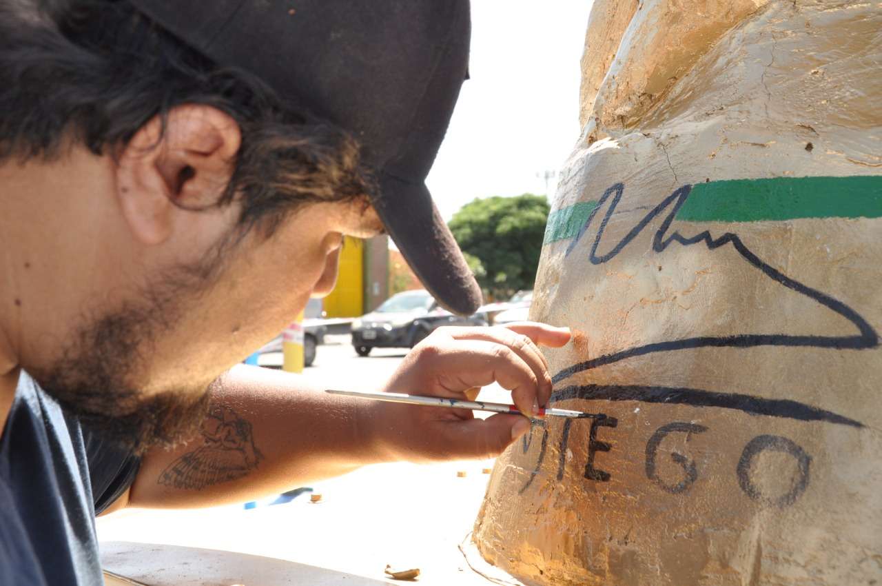 Dos años sin Maradona: Rawson renovó el monumento en su honor