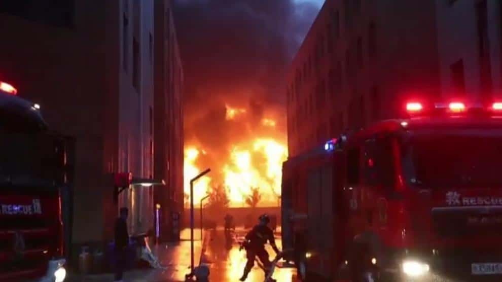 Al menos 38 muertos por un incendio en una fábrica de China