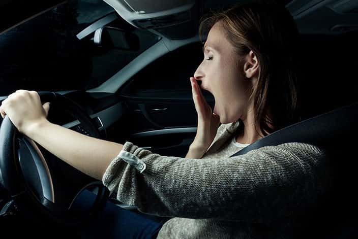 ¿Cómo influye el cansancio y el sueño en la conducción?