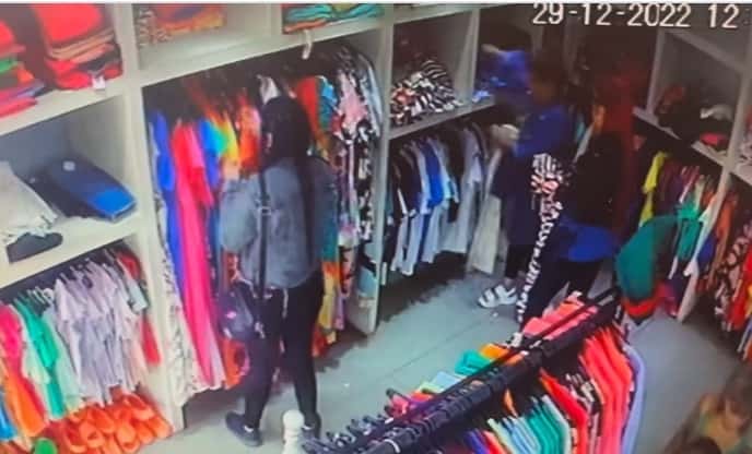 Un local sanjuanino escrachó a mecheras que entraron a robar ropa