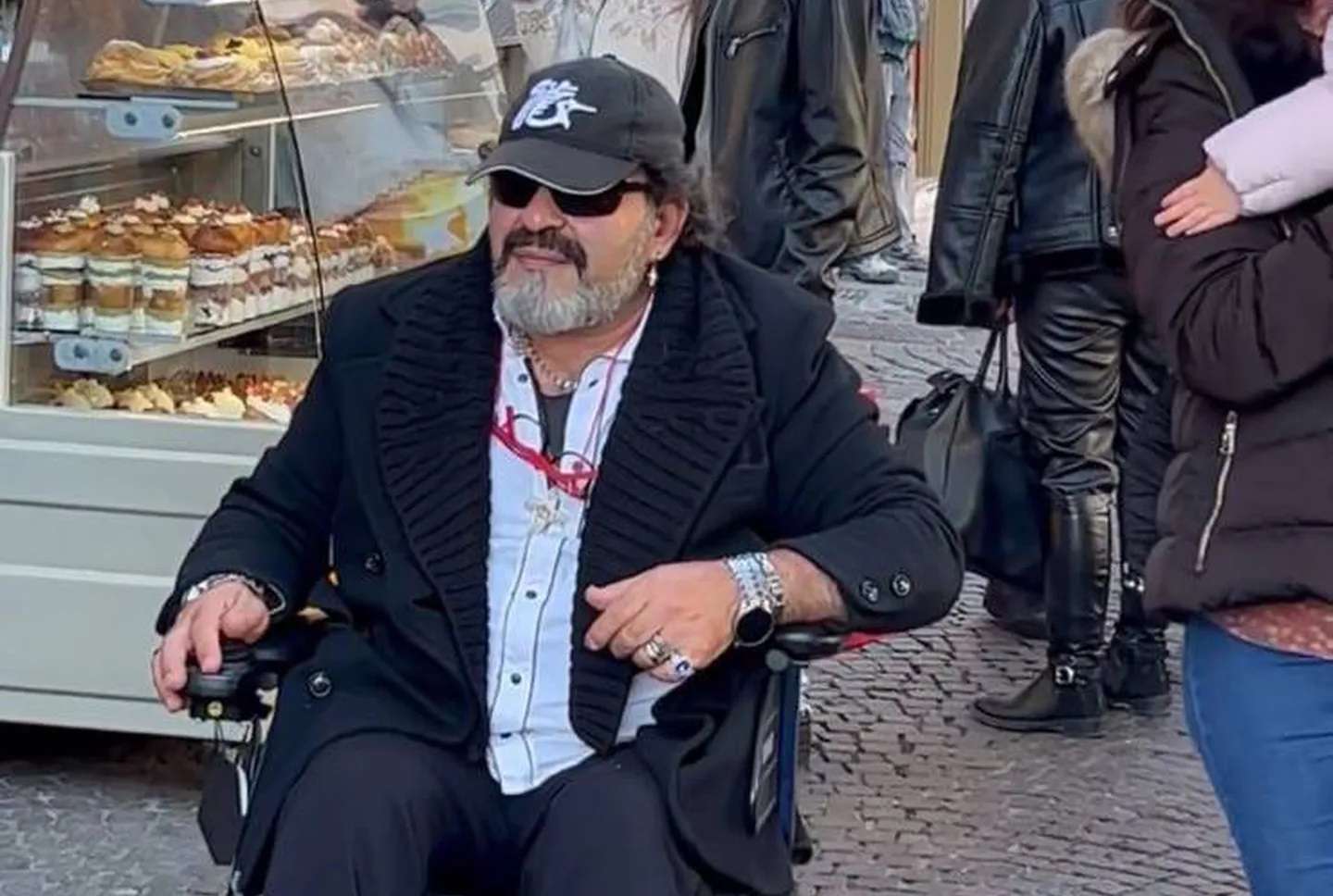 Paseaba por Nápoles y se encontró con el “clon” de Maradona: ¿es una señal?