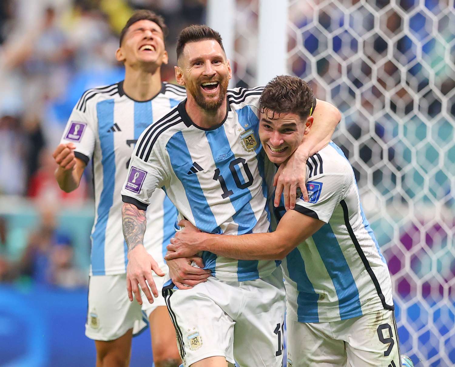Un pueblo ilusionado: Argentina goleó y es finalista del mundial