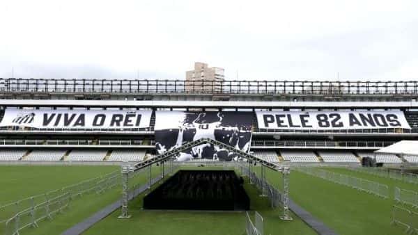 El adiós a una leyenda: Brasil despide a Pelé con un velatorio de 24 horas
