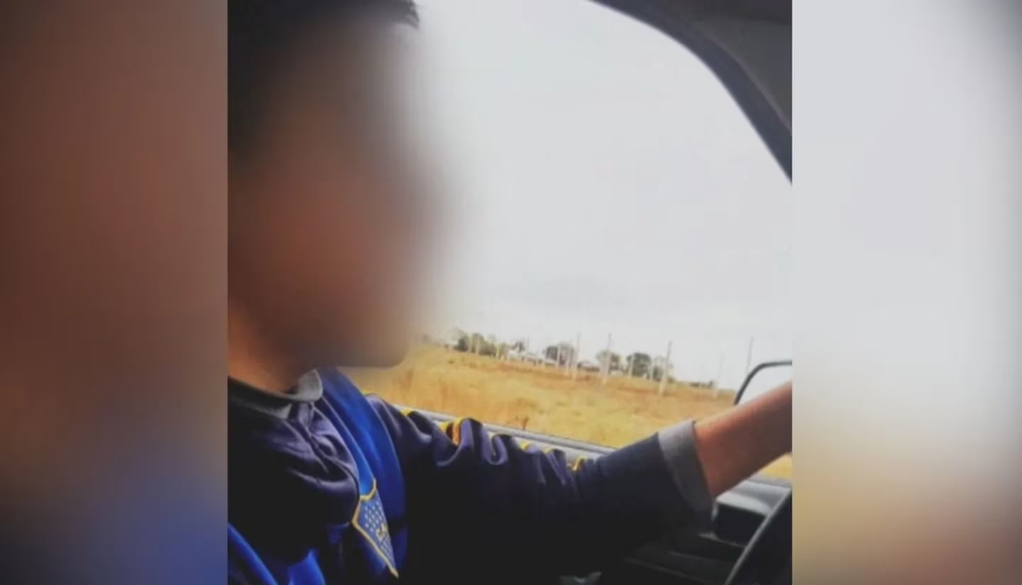 Un nene se escapó en auto y manejó 450 km: “Quería ver a su mamá que lo abandonó”