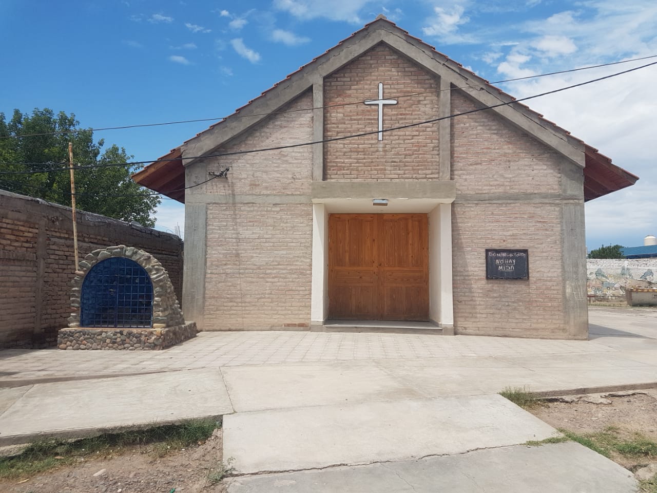 Vandalismo en la gruta de una Iglesia de Rawson